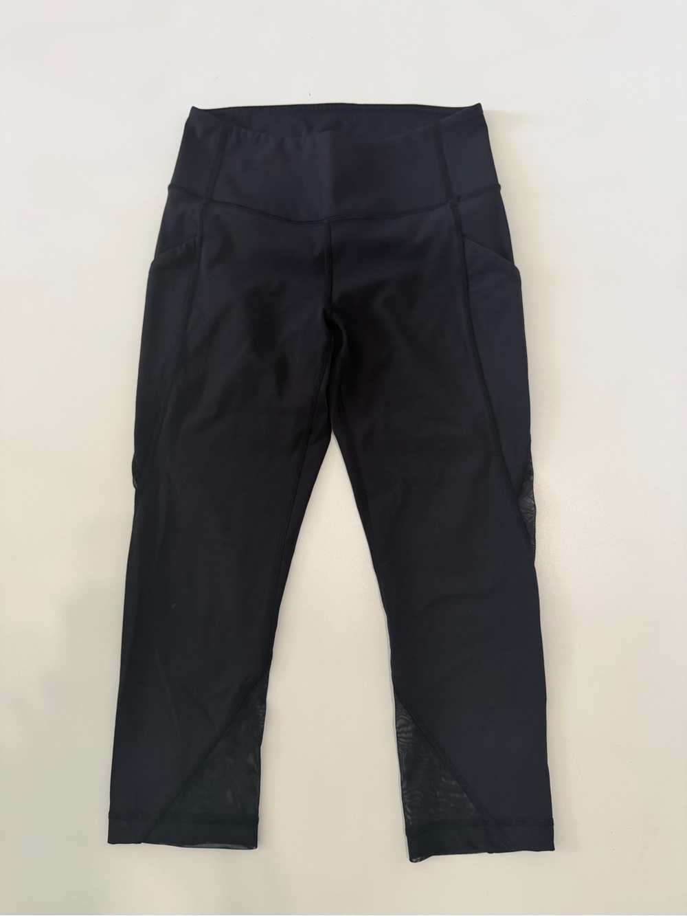 Lululemon Black Mid-Rise Cropped Workout Leggings Women’s Size 4